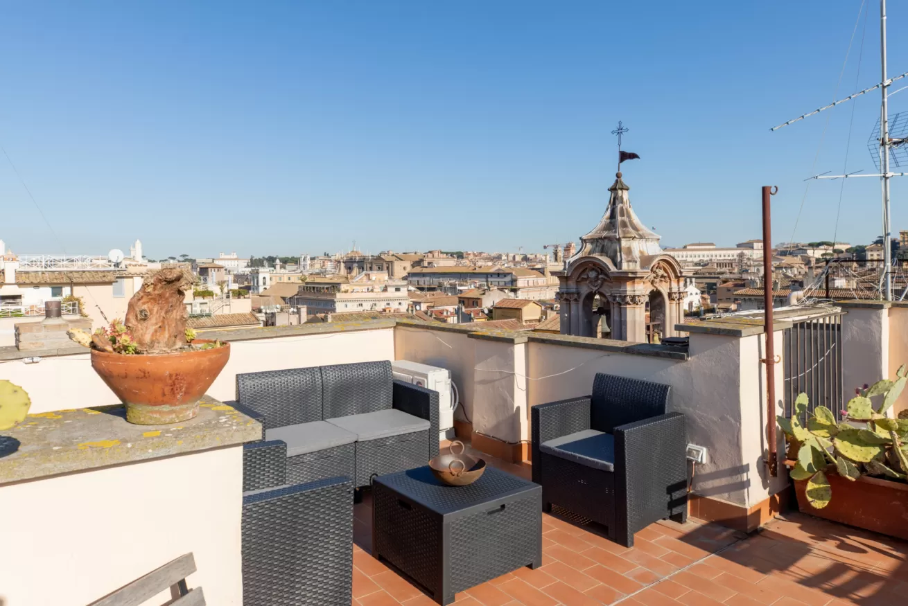 Penthouse Overlooking Rome