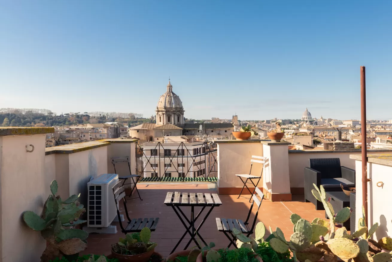 Penthouse Overlooking Rome